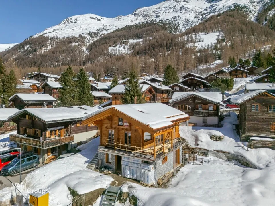 Charmant chalet aux élégances alpines dans un décor à couper le souffle