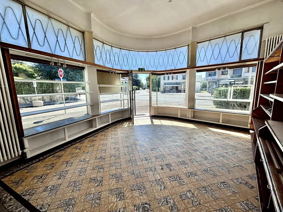 Local commercial et appartement de 2.5 pces