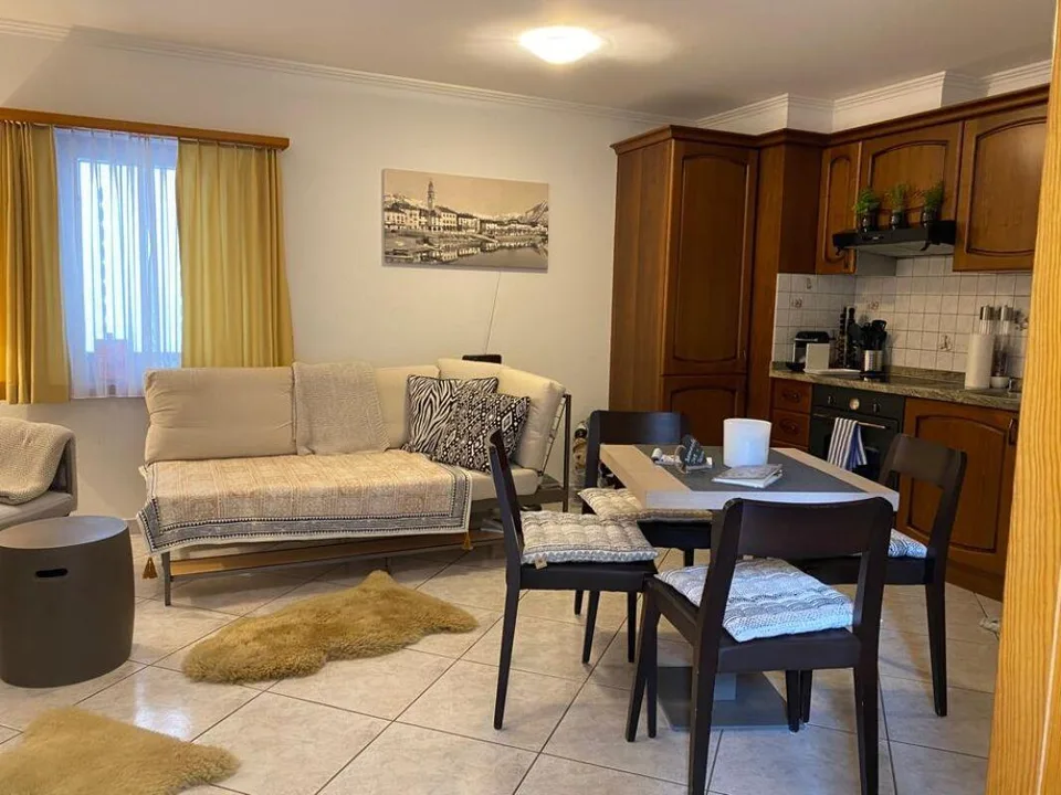 Vivere con charme nel centro storico del villaggio di Losone – Appartamento di 2,5 stanze con cortile privato e parcheggio – foto 6 di 15