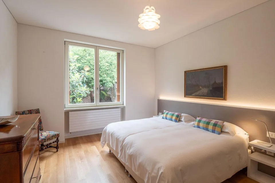 Charmante Dachwohnung mit Terrasse in einer historischen Villa
