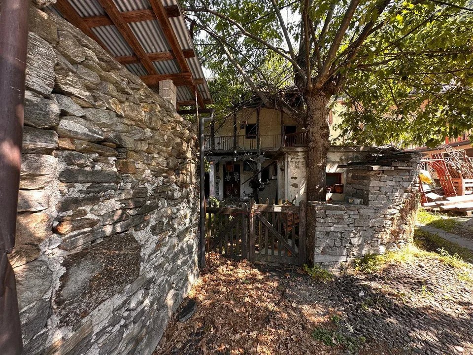 Deux bâtiments historiques avec cour privée au cœur de Gordevio – photo 14 sur 15
