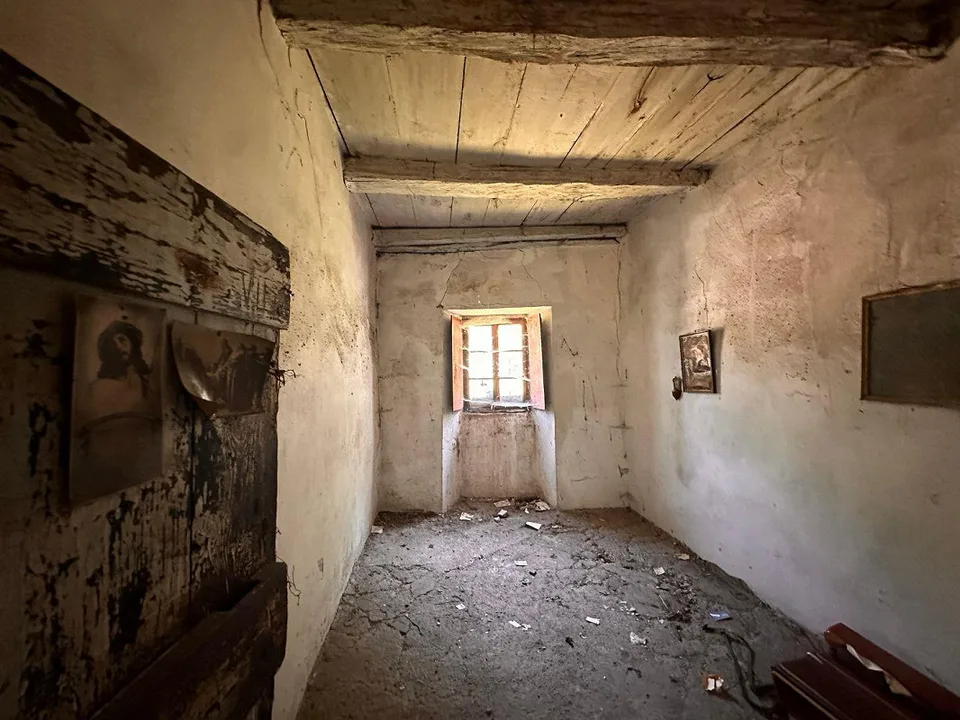 Deux bâtiments historiques avec cour privée au cœur de Gordevio – photo 9 sur 15