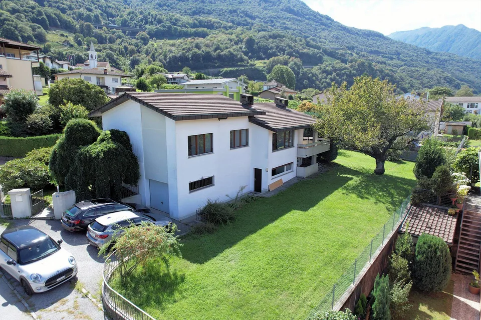 Casa su un unico piano con grande terreo in zona tranquilla