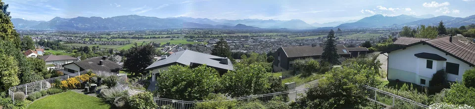 Villa con vista libera e potenziale d'uso versatile
