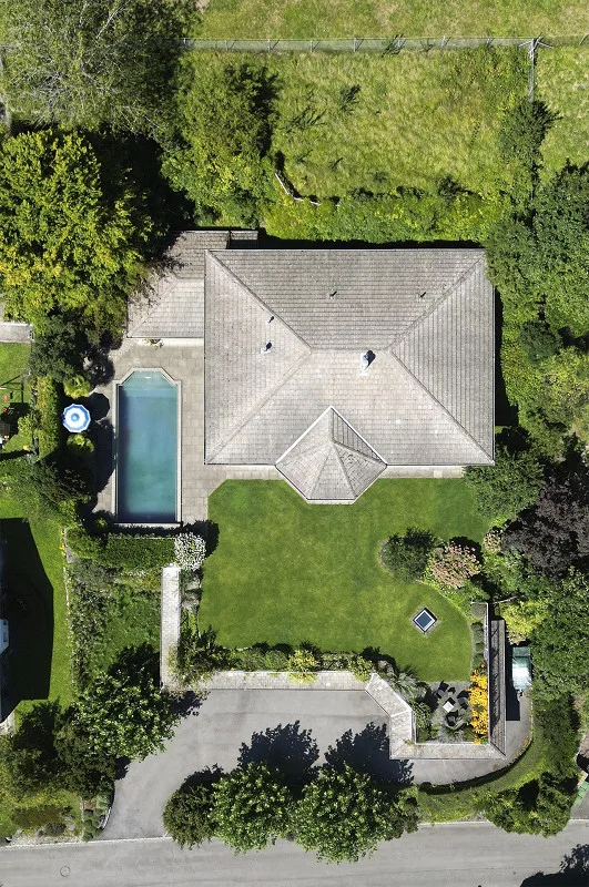 Villa con vista libera e potenziale d'uso versatile