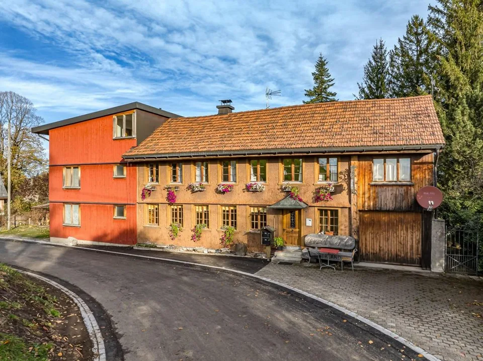 Mehrgenerationen- und Seminarhaus an idyllischer Lage!