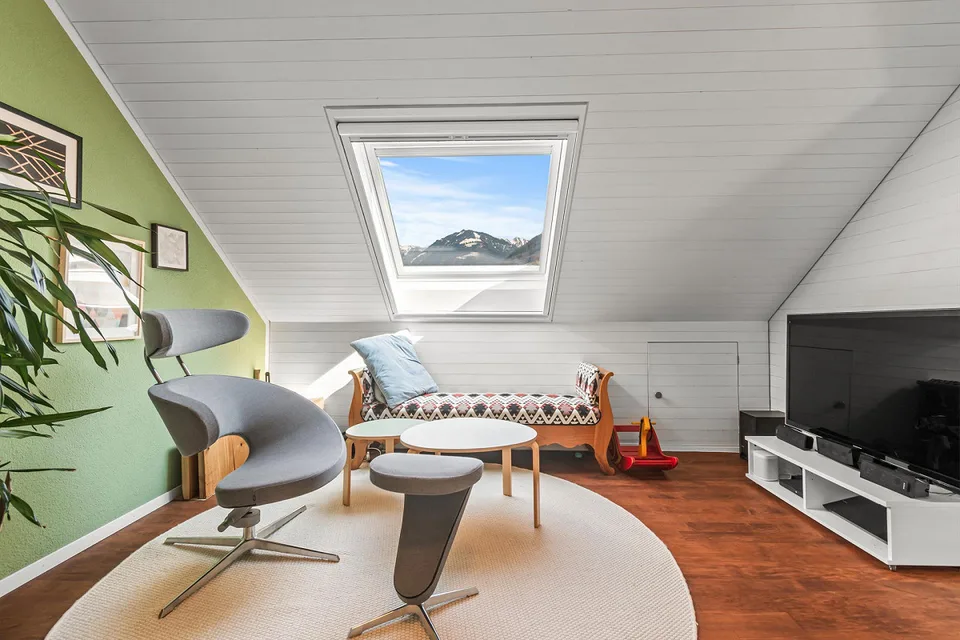 Traumhafte 5.5-Zimmer-Maisonette-Wohnung mit Seesicht in Sachseln – Foto 7 von 7