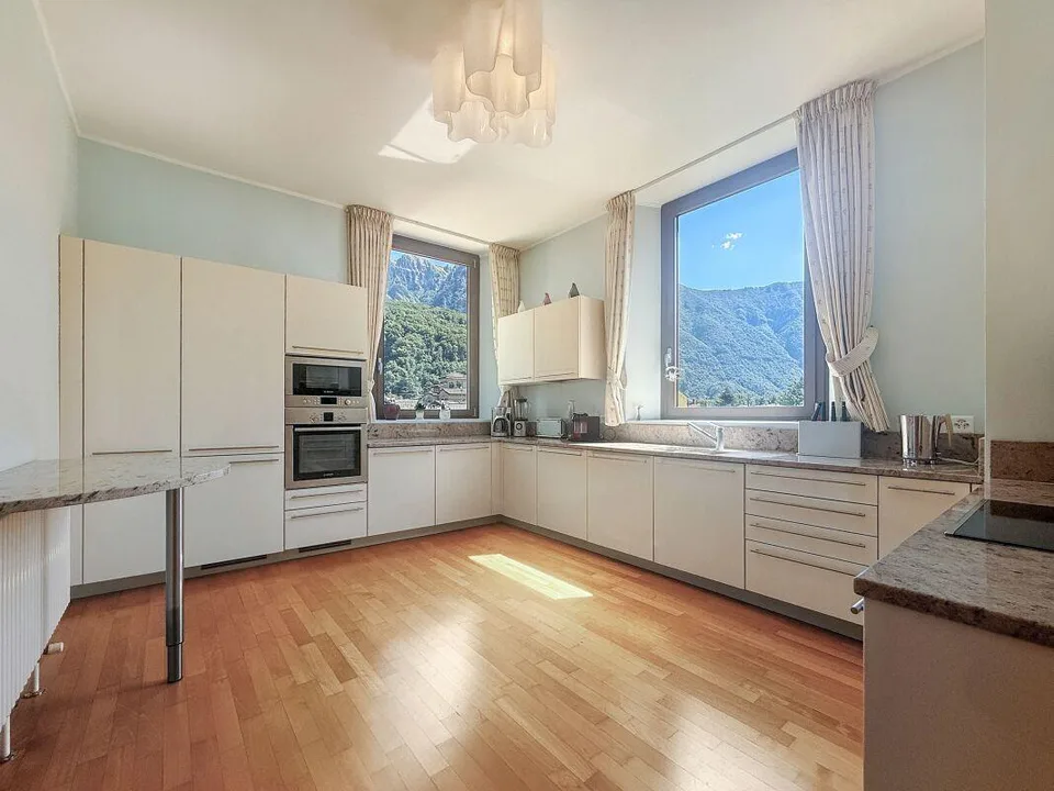 Luxuriöse 4,5-Zimmer-Wohnung mit herrlichem Seeblick | Appartamento...