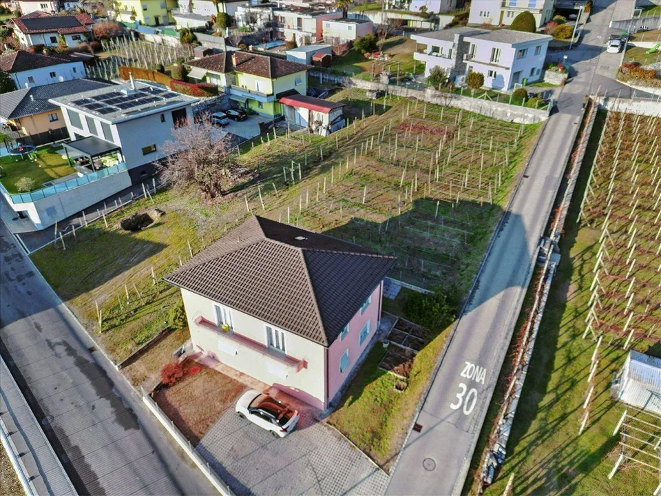 4 Moderne, freistehende Einfamilienhäuser mit Garten