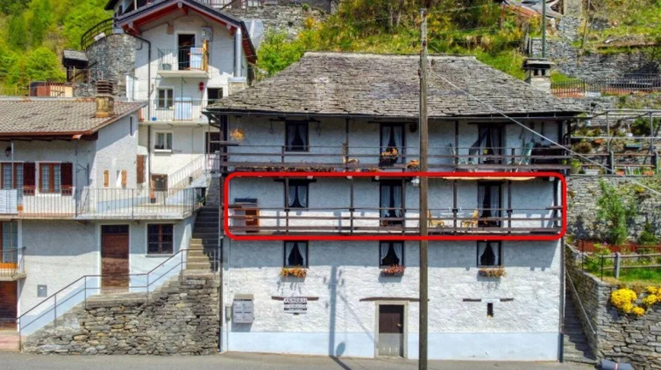 Appartamento rinnovato di 3 ½ locali, al secondo piano con terrazzo...
