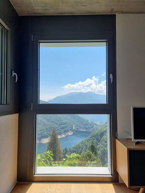 Nuova casa unifamiliare con 6 camere, molto soleggiata e con vista sul lago – foto 6 di 12