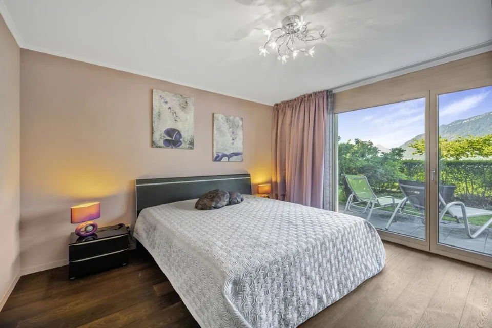 LAKESIDE LIVING Appartamento con giardino di 4,5 locali a Iseltwald – foto 9 di 13