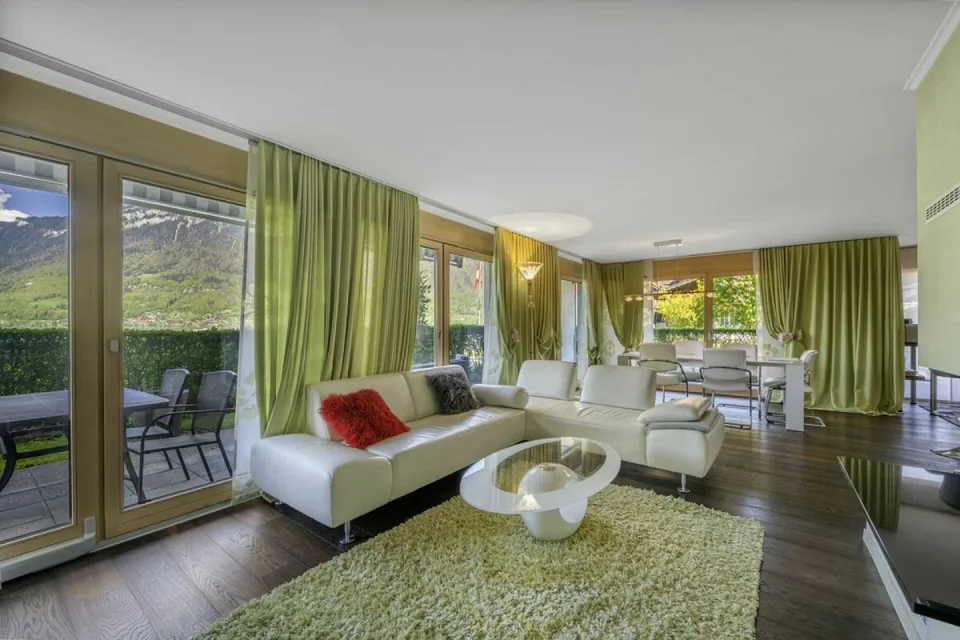 LAKESIDE LIVING Appartamento con giardino di 4,5 locali a Iseltwald – foto 6 di 13