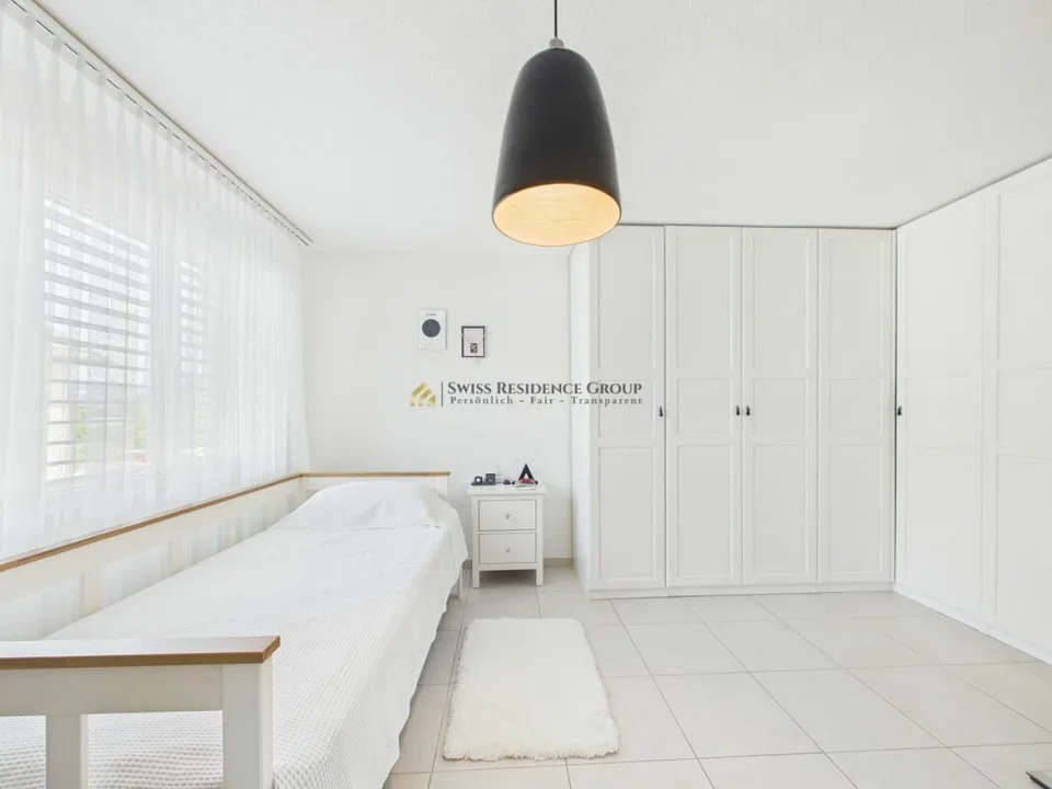 Maison d'angle moderne de 6,5 pièces avec jardin ensoleillé dans un quartier résidentiel recherché – photo 10 sur 13