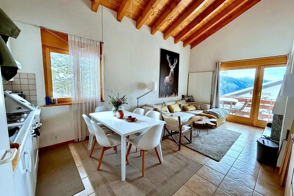Appartamento angolare in mezzattico di 4,5 locali a Crans-Montana, zona tranquilla al confine con il bisse con vista montagna