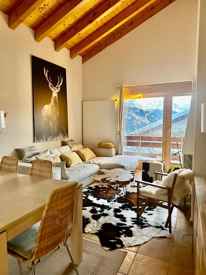 Appartamento angolare in mezzattico di 4,5 locali a Crans-Montana, zona tranquilla al confine con il bisse con vista montagna
