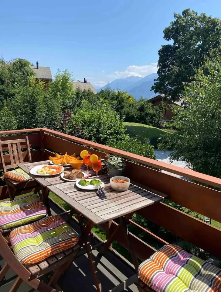 Appartamento angolare in mezzattico di 4,5 locali a Crans-Montana, zona tranquilla al confine con il bisse con vista montagna