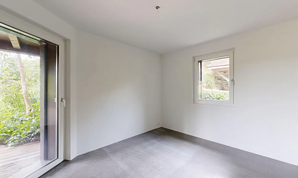 Vivre moderne au vert : Maison de 6,5 pièces avec étang de baignade
