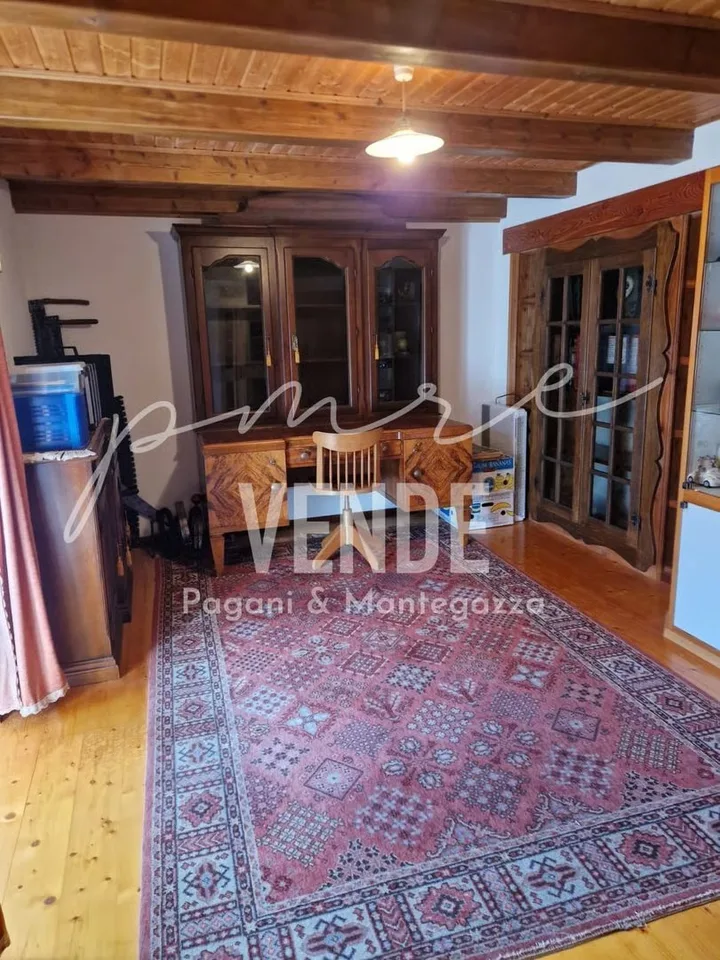 CHARMANTE 5.0 WOHNUNG IN RUSTIKALEM ZWEIFAMILIENHAUS MIT GROTTINO UND PANORAMAGARTEN – Foto 7 von 21