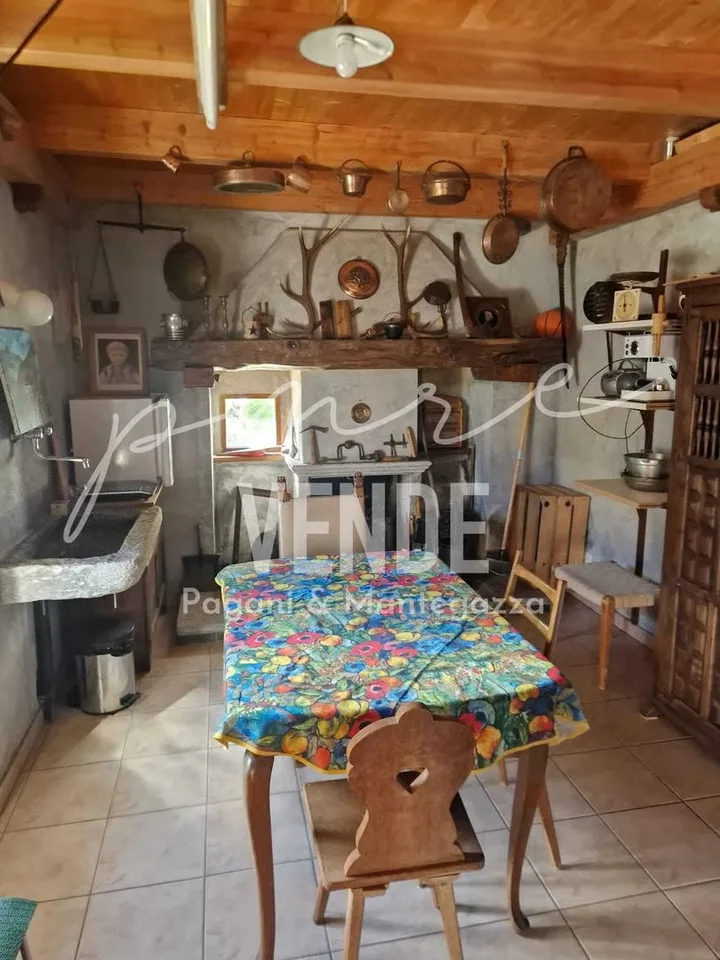 CHARMANTE 5.0 WOHNUNG IN RUSTIKALEM ZWEIFAMILIENHAUS MIT GROTTINO UND PANORAMAGARTEN – Foto 10 von 21