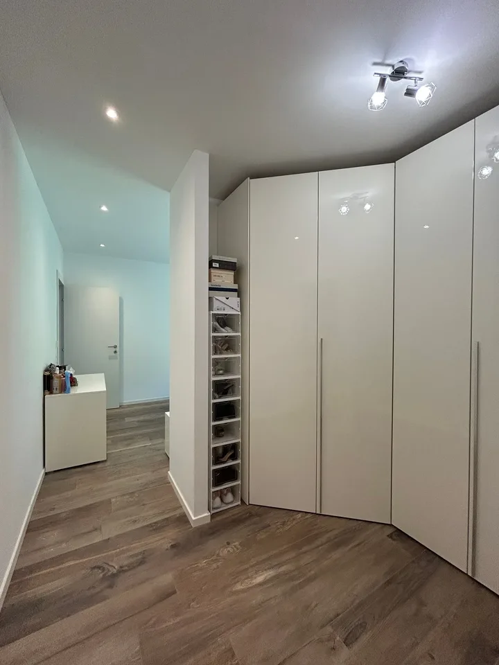 CANOBBIO - APPARTEMENT MODERNE DE 4.5 CHAMBRES AVEC JARDIN À VENDRE