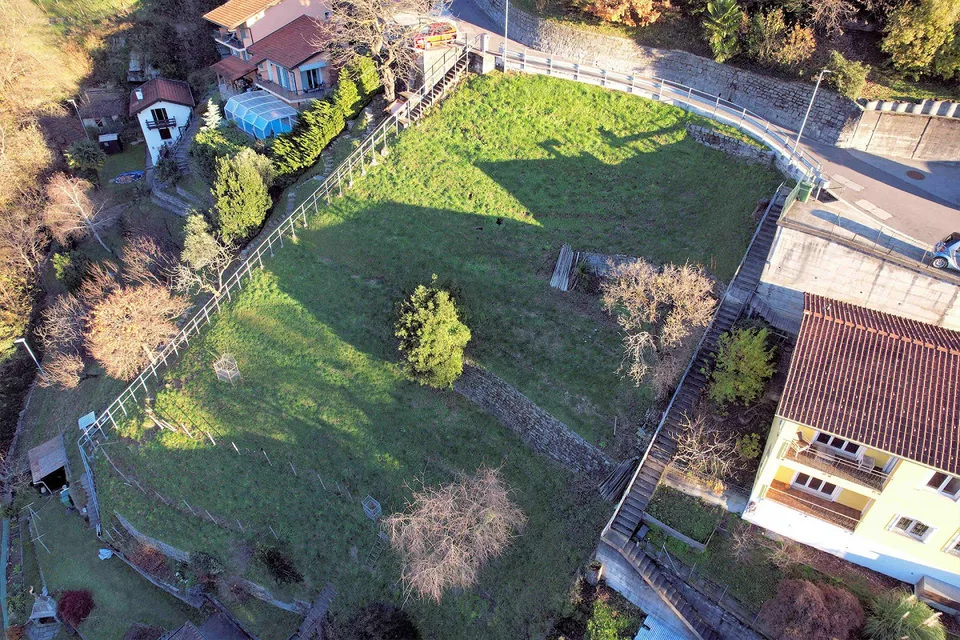 Terrain de 732 m² sur la colline de Daro