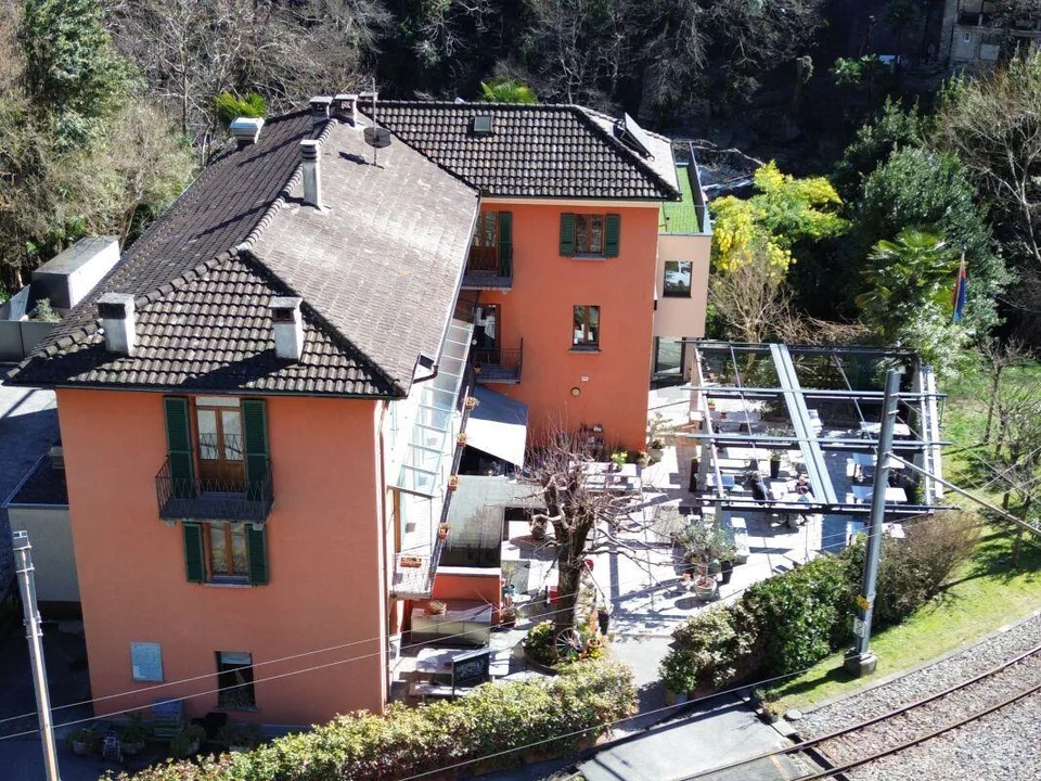 Hôtel et Restaurant Enchanteur dans le Locarnese – Une Oasis de Charme et de Nature
