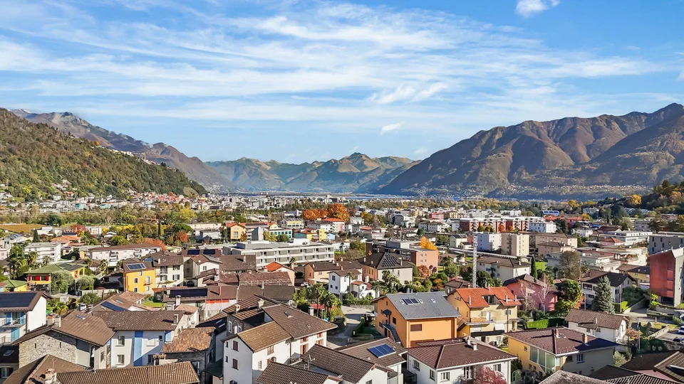 Hôtel historique avec restaurant, grotto et terrain constructible – une rare opportunité au cœur du Tessin