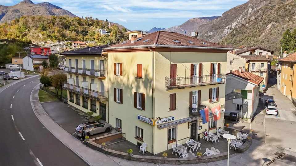Storico albergo con ristorante, grotto e terreno edificabile – una ...