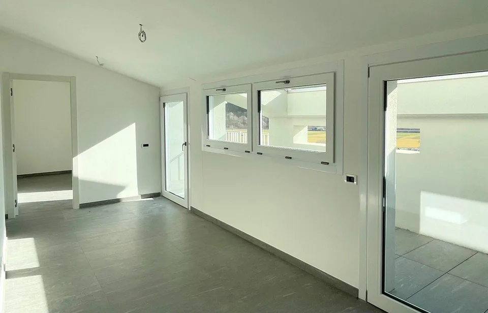 Nouveau bâtiment avec 5 unités résidentielles, intégré dans la nature