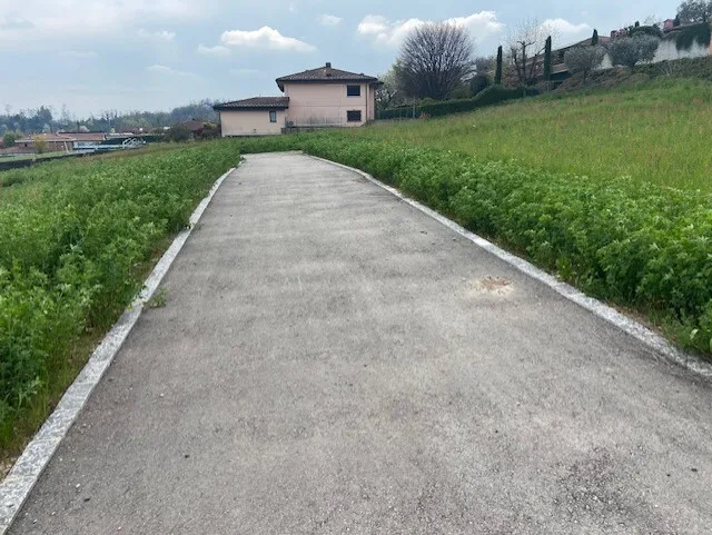 TERRENO DI 600 MQ CON LICENZA PER UNA VILLA A STABIO