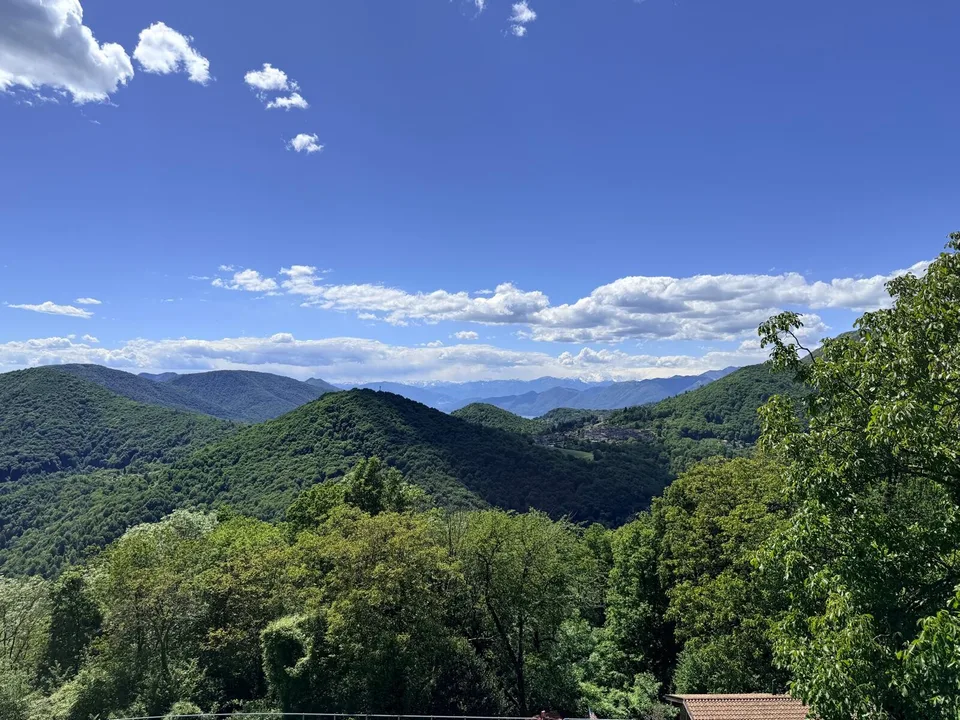 TERRAIN CONSTRUCTIBLE DE 1237 M² AVEC VUE PANORAMIQUE - ARANNO