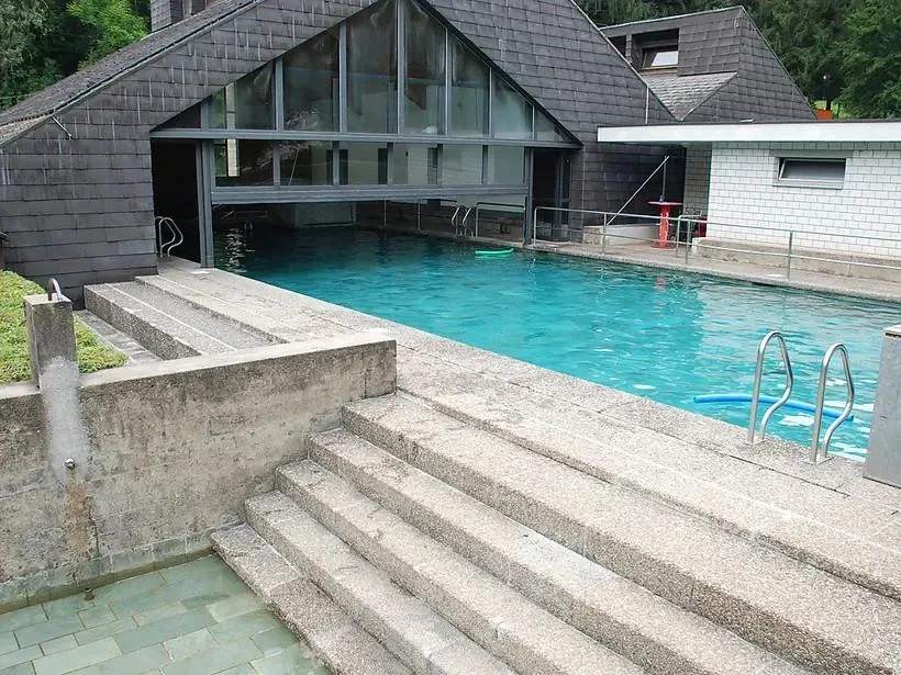 STRUTTURA TURISTICA CON RISTORANTE E PISCINA NEL MALCANTONE