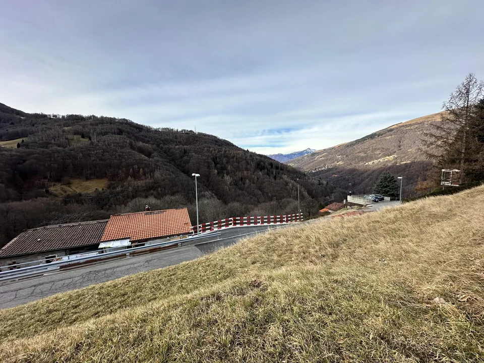 GROßES BAULAND FÜR 3-4 WOHNEINHEITEN IN CERTARA