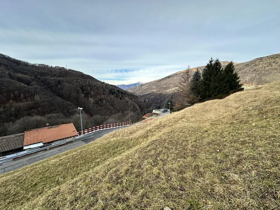 GROßES BAULAND FÜR 3-4 WOHNEINHEITEN IN CERTARA