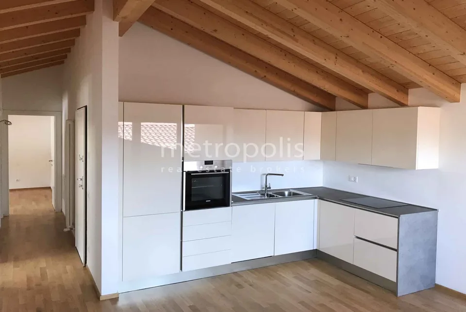 SCHÖNE 3.5 ZIMMER IM OBEREN STOCK IN RANCATE
