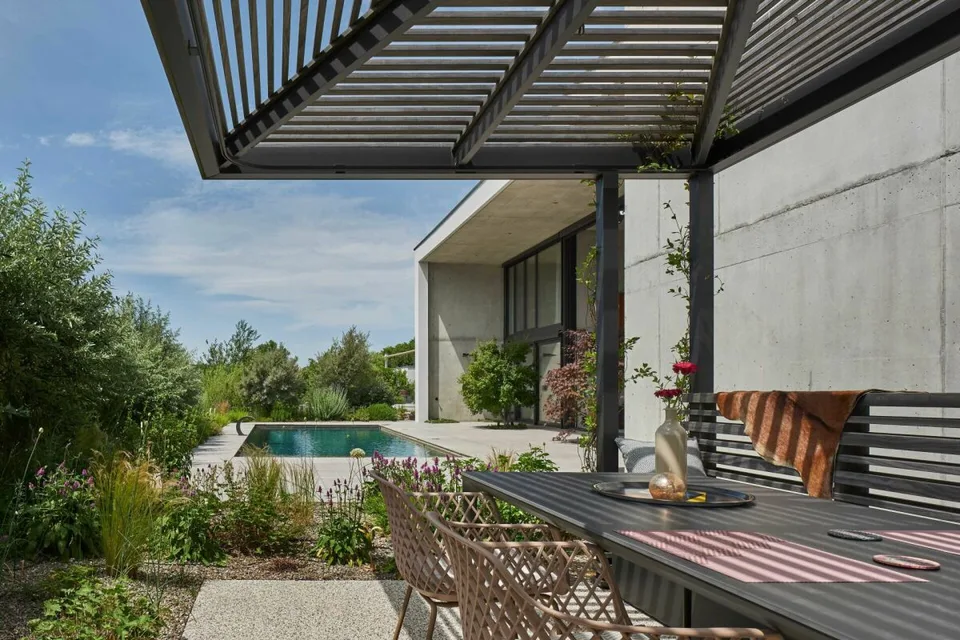 THE FRAME - Timeless Design. A Home with Edges and Corners. – photo 7 of 13