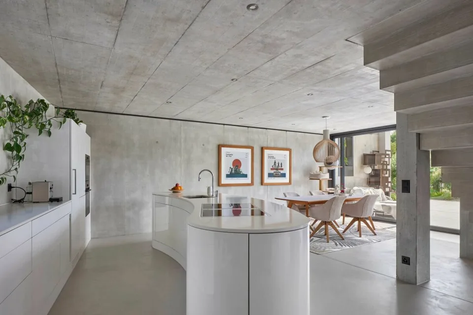 THE FRAME - Timeless Design. A Home with Edges and Corners.