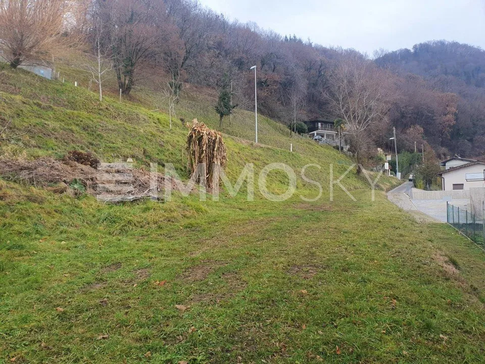 Per costruttori, edifica in zona residenziale con bella vista aperta
