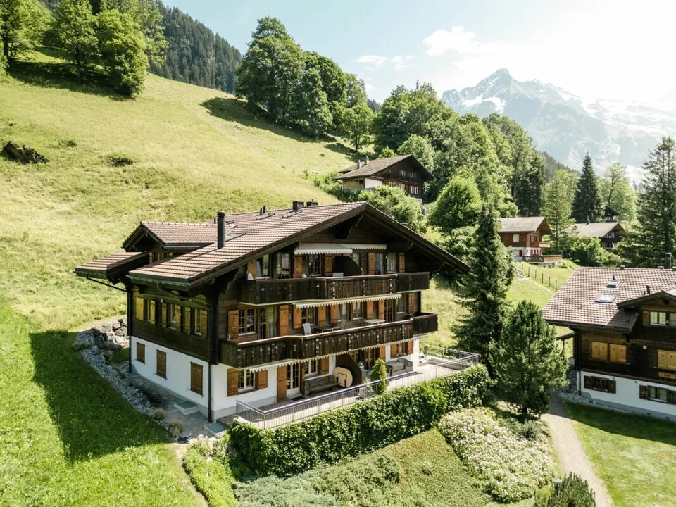 Grosszügige 4.5-Zimmerwohnung im Chalet Gemel mit Bergsicht