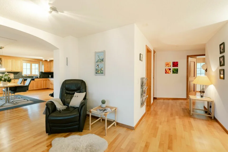 Ampio appartamento di 4,5 stanze nel Chalet Gemel con vista sulle montagne – foto 10 di 13