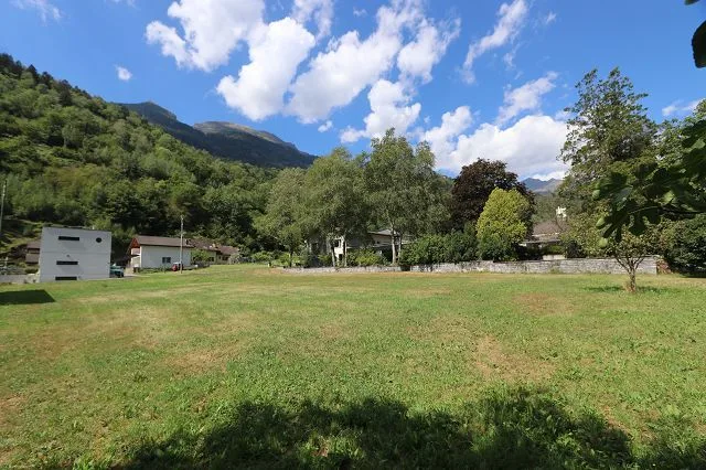 Terreno edificabile in posizione soleggiata  Valle di Blenio (Corzoneso / Acquarossa)