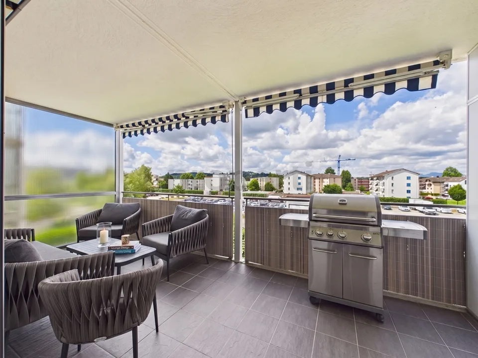 Appartamento 4.5 stanze come nuovo con ampio balcone