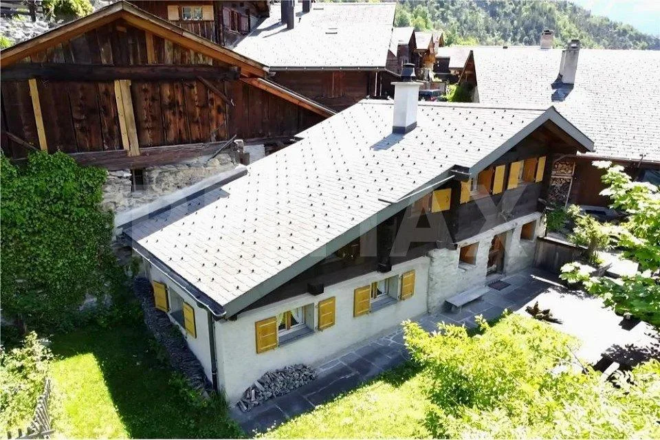 Traditionelles Walliser-Chalet mit Charme im Grünen versteckt