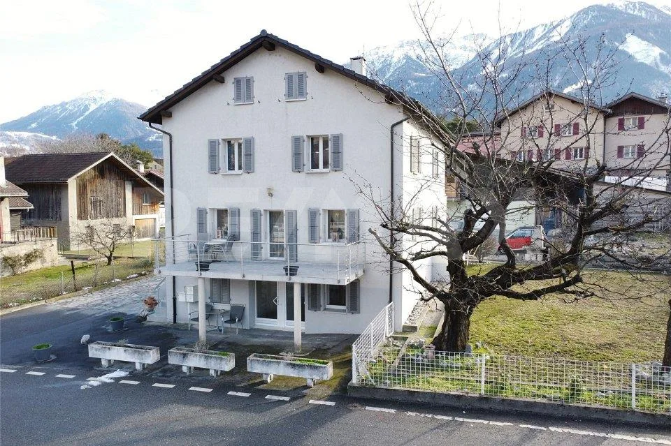 Mehrfamilienhaus und Ökonomiegebäude mit vielen Nutzungsmöglichkeit...