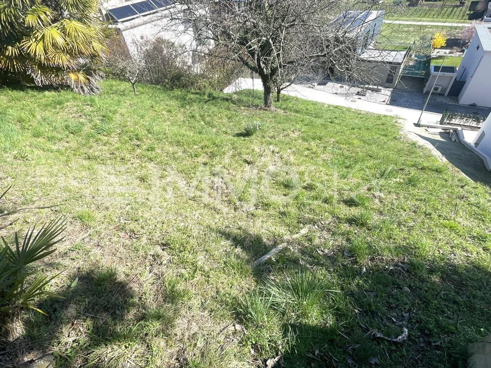 In zona soleggiata e panoramica