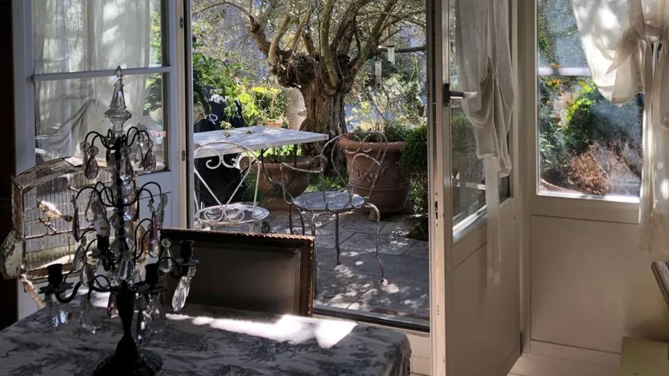 Maison de charme rénovée à vendre à Givrins