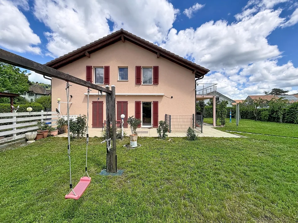 Große Villa | Nahe aller Annehmlichkeiten