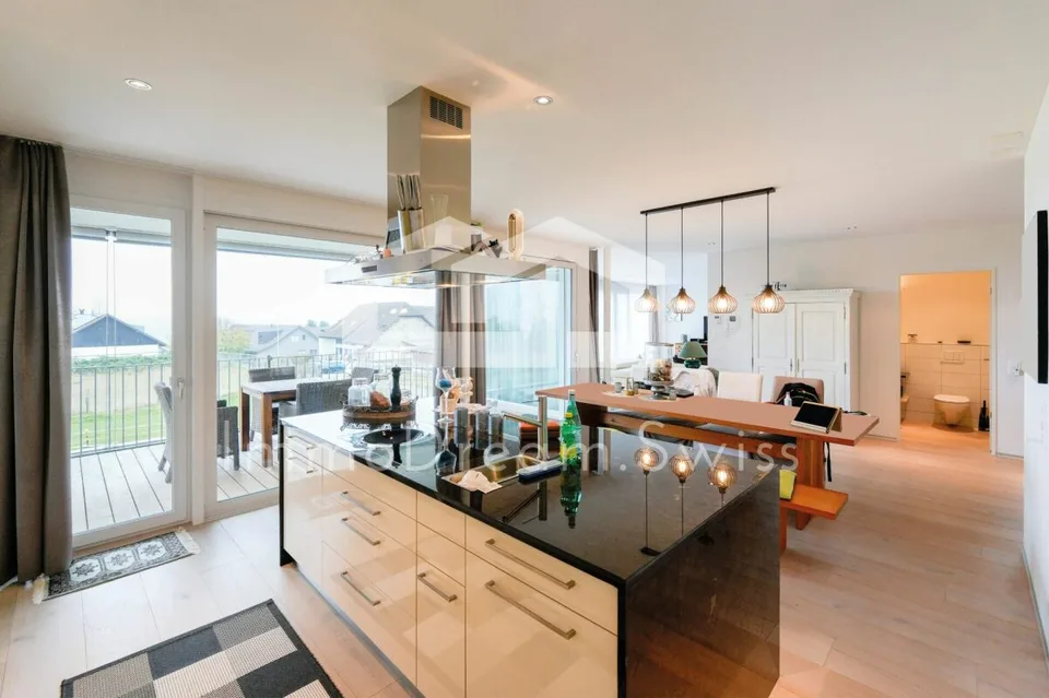 Condominium de 5 pièces moderne et spacieux (maison de 2 familles)