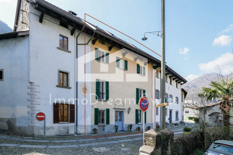 Casa intergenerazionale nel popolare Nucleo con 2 appartamenti e 3 studi, cortile romantico